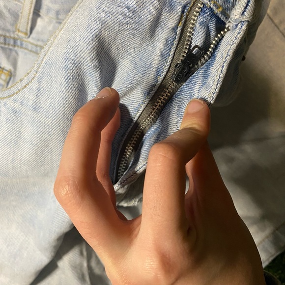 light wash jean shorts - Picture 5 of 5